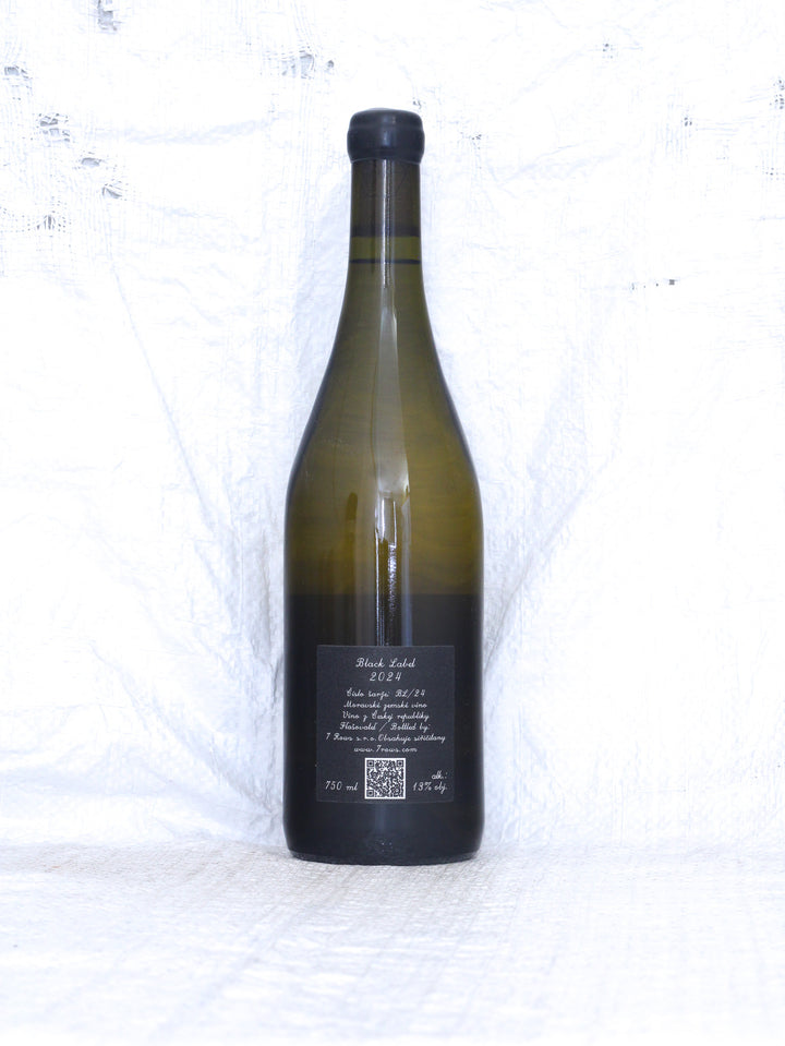 Rücketikett von 7 Radku Black Label 2024 Naturwein aus Tschechien mit Informationen zu Rebsorten, Ausbau und Vinifikation