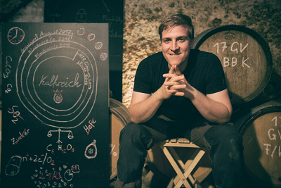 Winzer Christoph Hoch in seinem Weinkeller im Kremstal in Niederösterreich