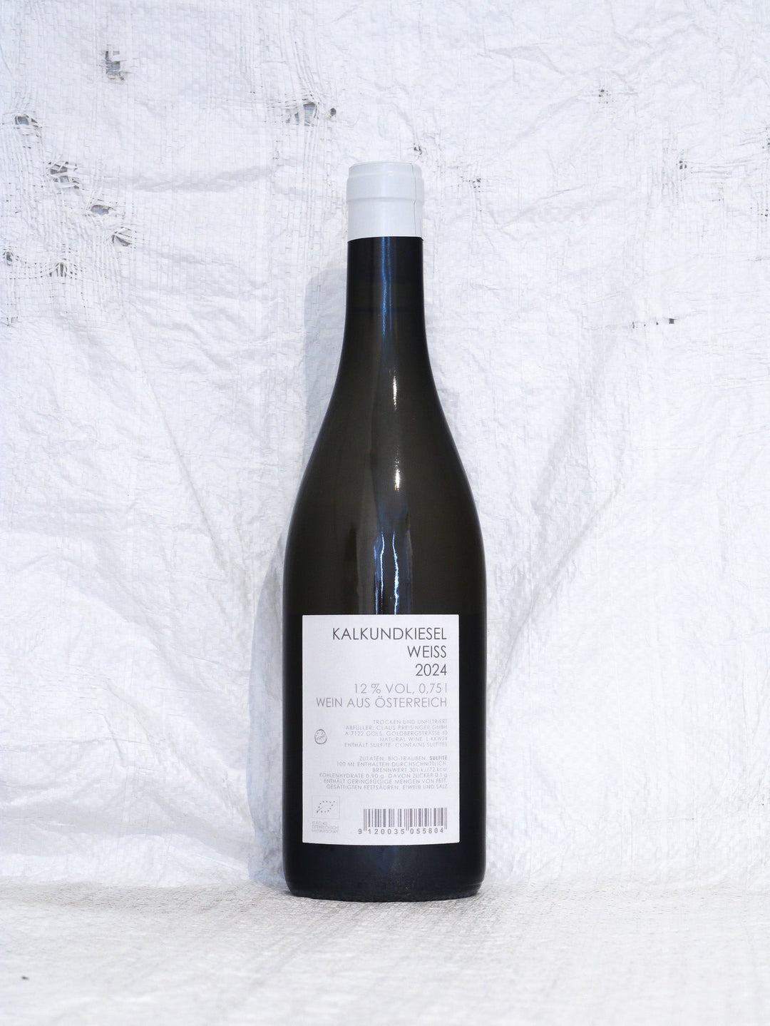Flaschen Seitenansicht Kalk & Kiesel 2024 von Claus Preisinger mit Fokus auf die Rebsorten und den Kalkstein-Boden-Bezug im Text.