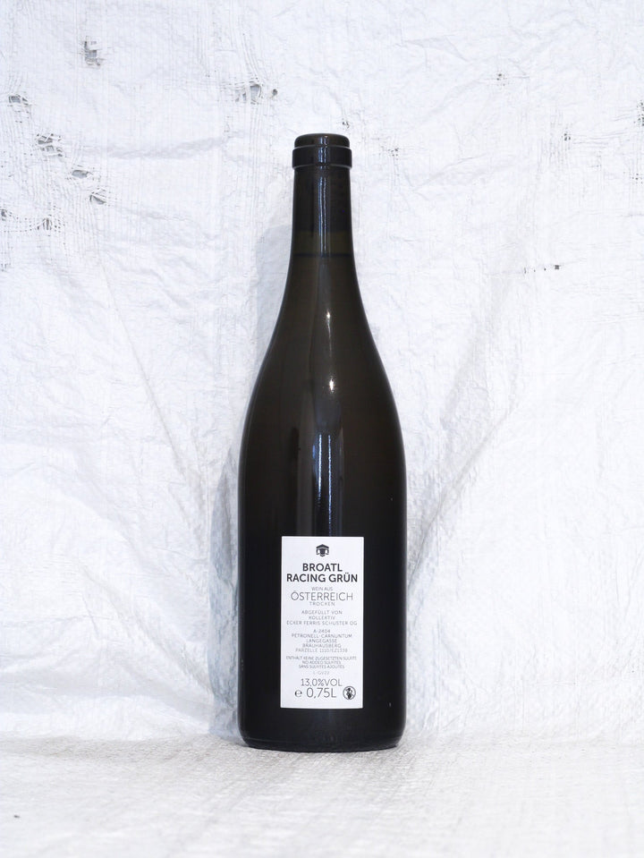 Rücketikett Broatl Racing Grün 2022 vom Kollektiv Peternell mit Details zu unfiltrierter Abfüllung, biologischem Anbau und Herkunft Österreich.