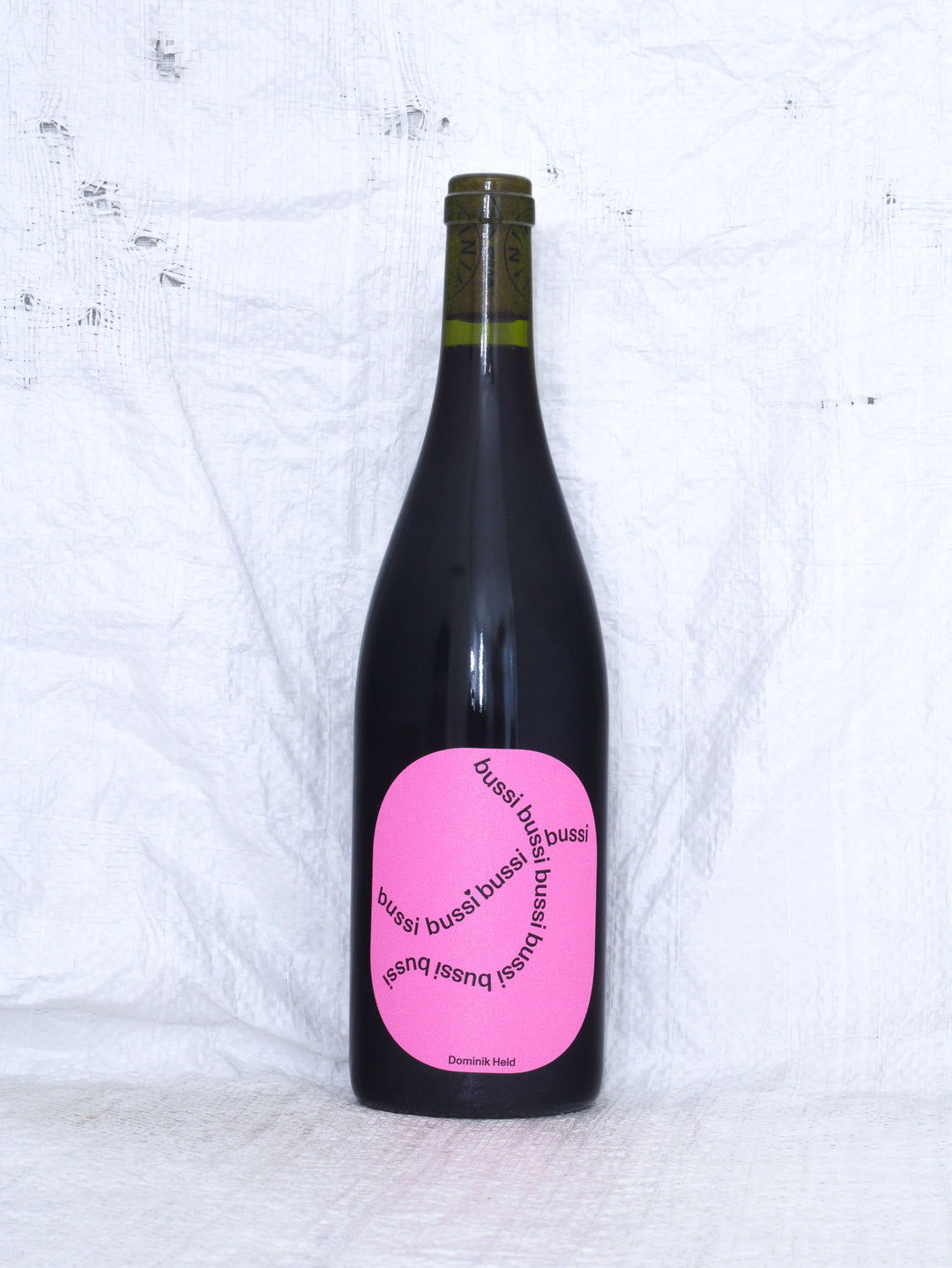Bussi Rot #1 NV von Dominik Held – Bio Rotwein aus Rheinhessen in Deutschland mit Vorderetikett.