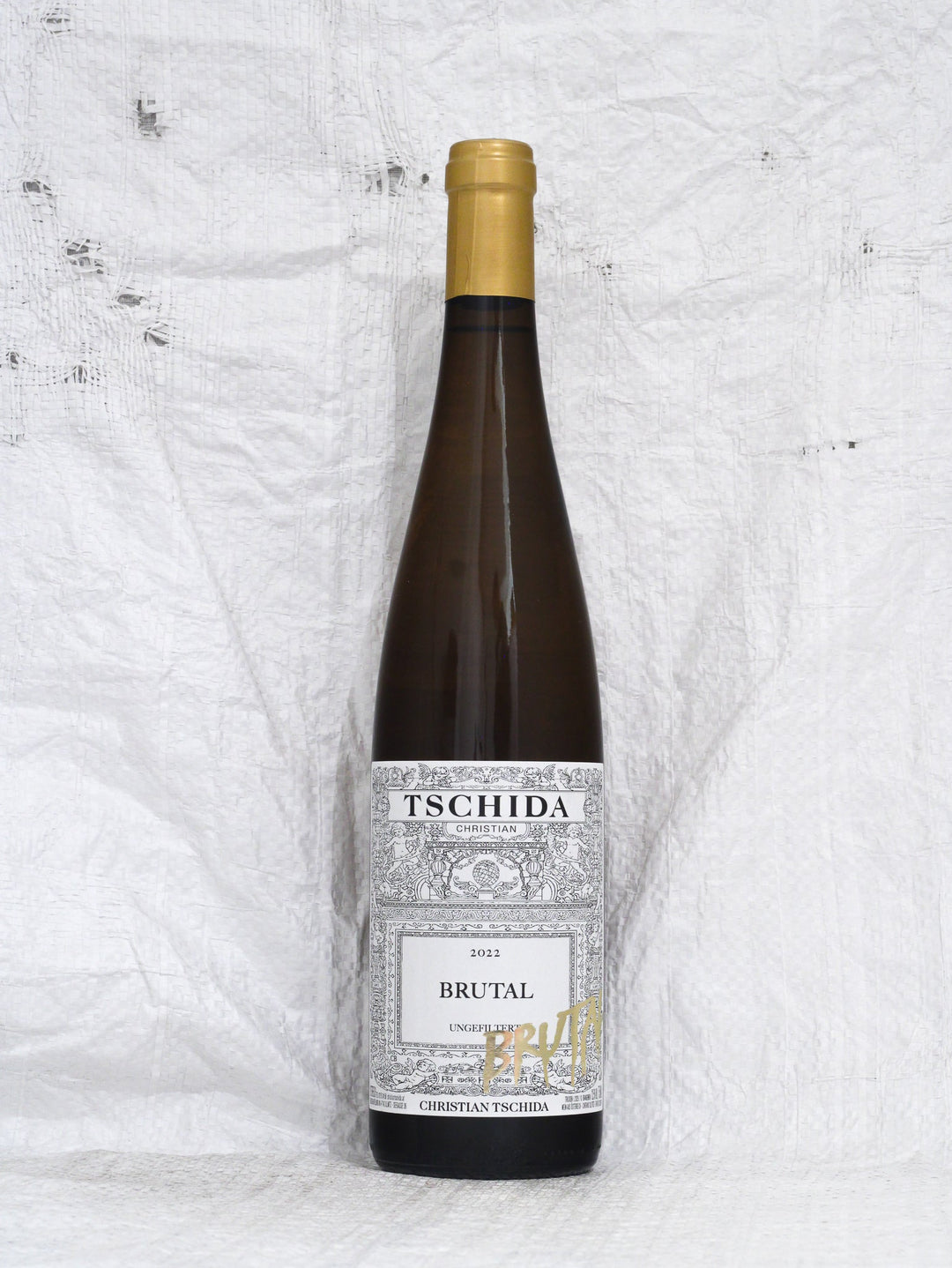 Vorderansicht der Flasche Christian Tschida Brutal White 2022. Ein radikaler, weißer Naturwein aus dem Burgenland, unfiltriert und ohne zugesetzten Schwefel.