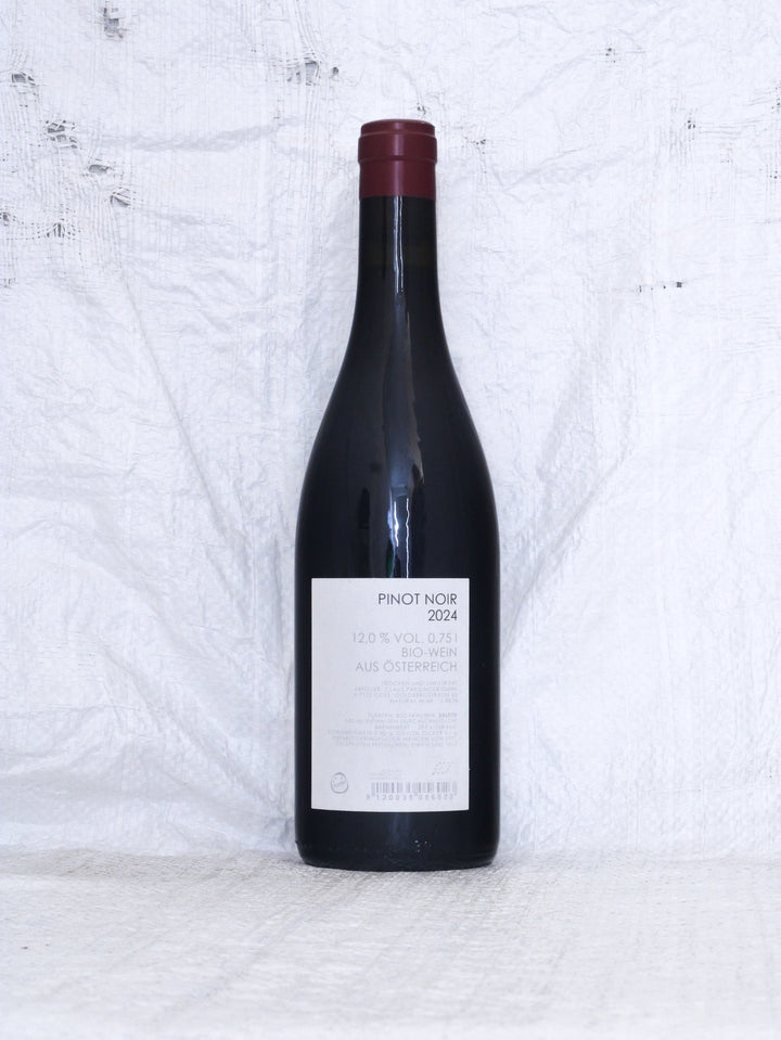 Flasche Pinot Noir 2024 Bio Wein von Claus Preisinger aus dem Burgenland Backlable