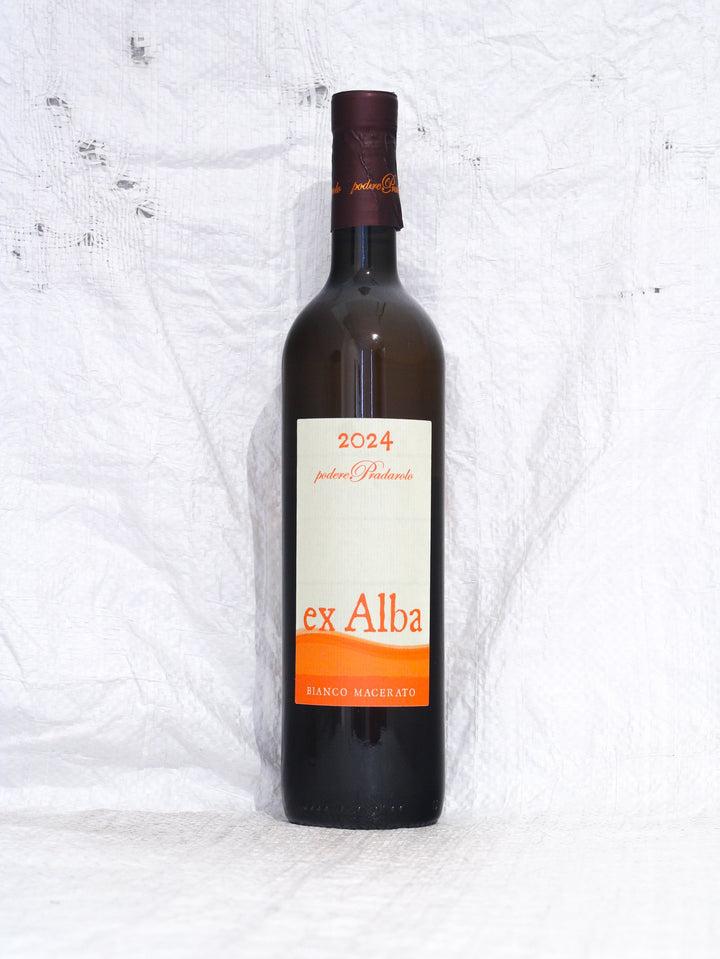 Ex Alba Bianco 2024 von Podere Pradarolo, Frontansicht der Orange-Weinflasche aus Italien bei Weinskandal