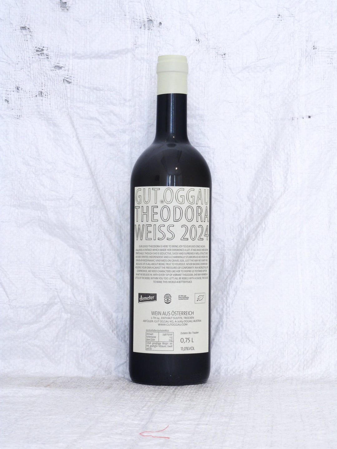 Gut Oggau Theodora 2024 Flasche Hinteransicht – Biodynamischer Weißwein aus Grüner Veltliner und Welschriesling - Burgenland