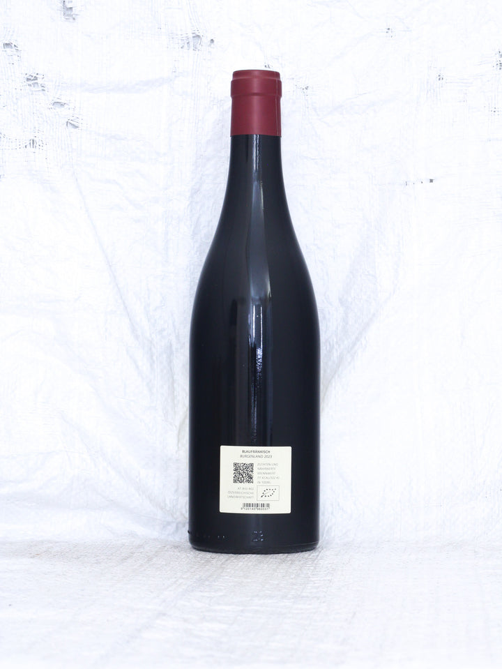 Rücketikett von Hannes Schuster Blaufränkisch 2023 Bio Rotwein aus dem Burgenland mit Informationen zu Herkunft und Ausbau