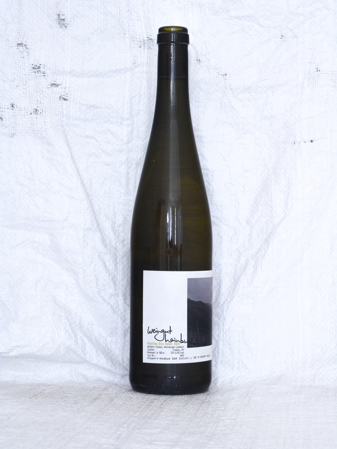 Detailansicht der Weinflasche Riesling Alte Reben 2024 vom Weingut Hainbusch – biologisch erzeugter Riesling aus Deutschland.
