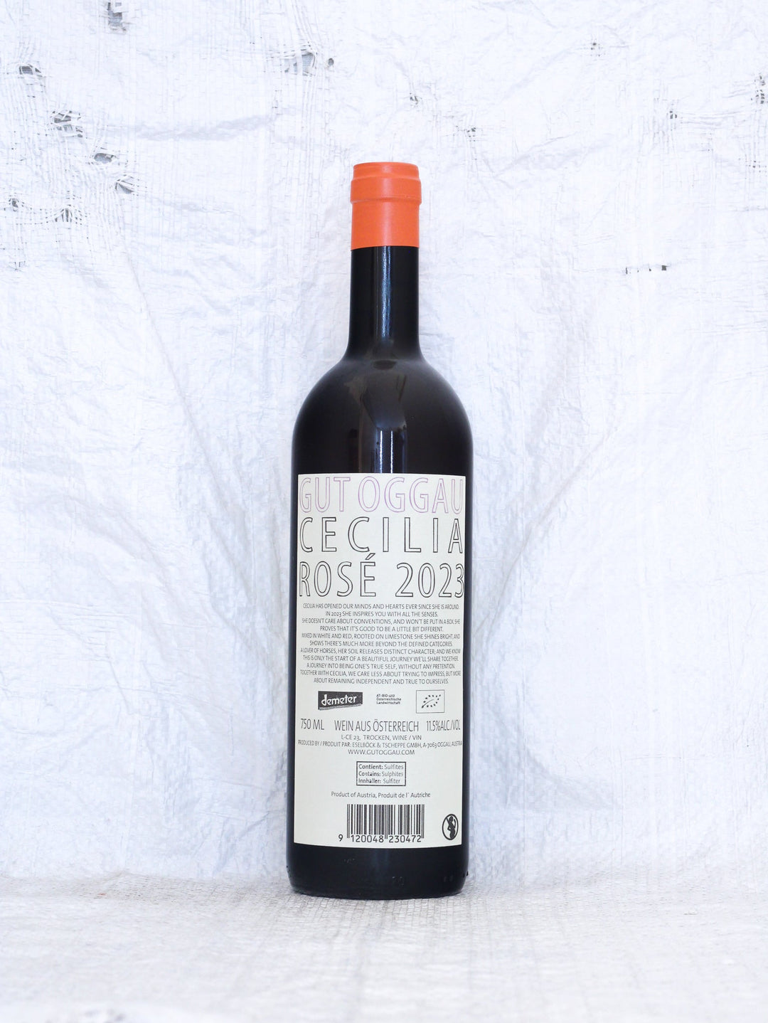 Rücketikett der Flasche Cecilia 2023 von Gut Oggau. Enthält Details zur Demeter-Zertifizierung, biodynamischen Landwirtschaft im Burgenland, Handlese und Abfüllung durch die Familie Tscheppe-Eselböck.