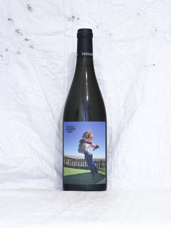 Vorderansicht der Flasche Testalonga Cortez 2024. Ein reinsortiger Chenin Blanc aus dem Swartland, Südafrika. Gewachsen auf Granitböden, spontanvergoren und unfiltriert – das Flaggschiff von Craig Hawkins.