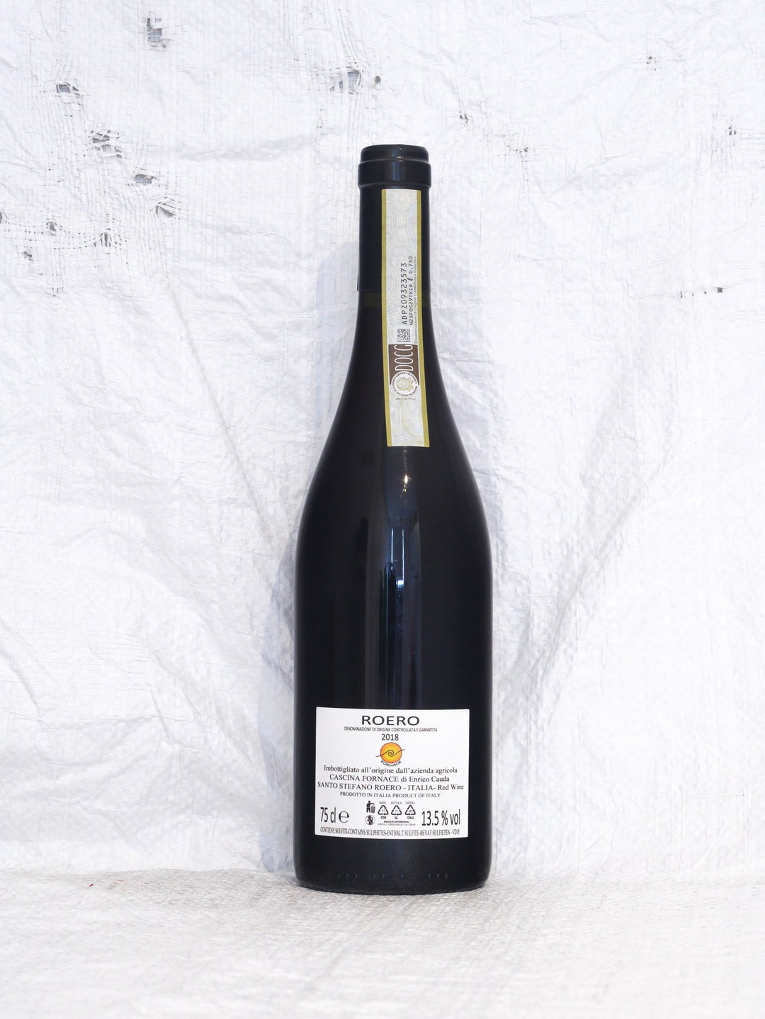 Valdovato 2018 von Cascina Fornace, Rückansicht der Nebbiolo-Flasche mit Rückenetikett und Angaben zum Roero-Biowein